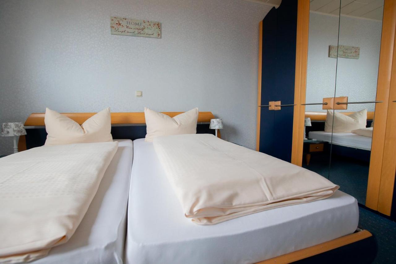 Hotel Schlosshof Dolgesheim Extérieur photo