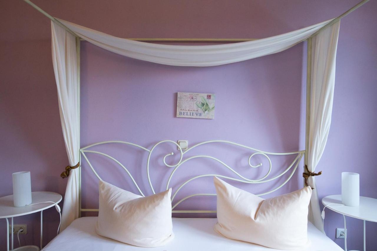 Hotel Schlosshof Dolgesheim Extérieur photo
