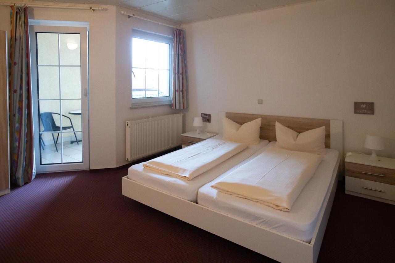 Hotel Schlosshof Dolgesheim Extérieur photo