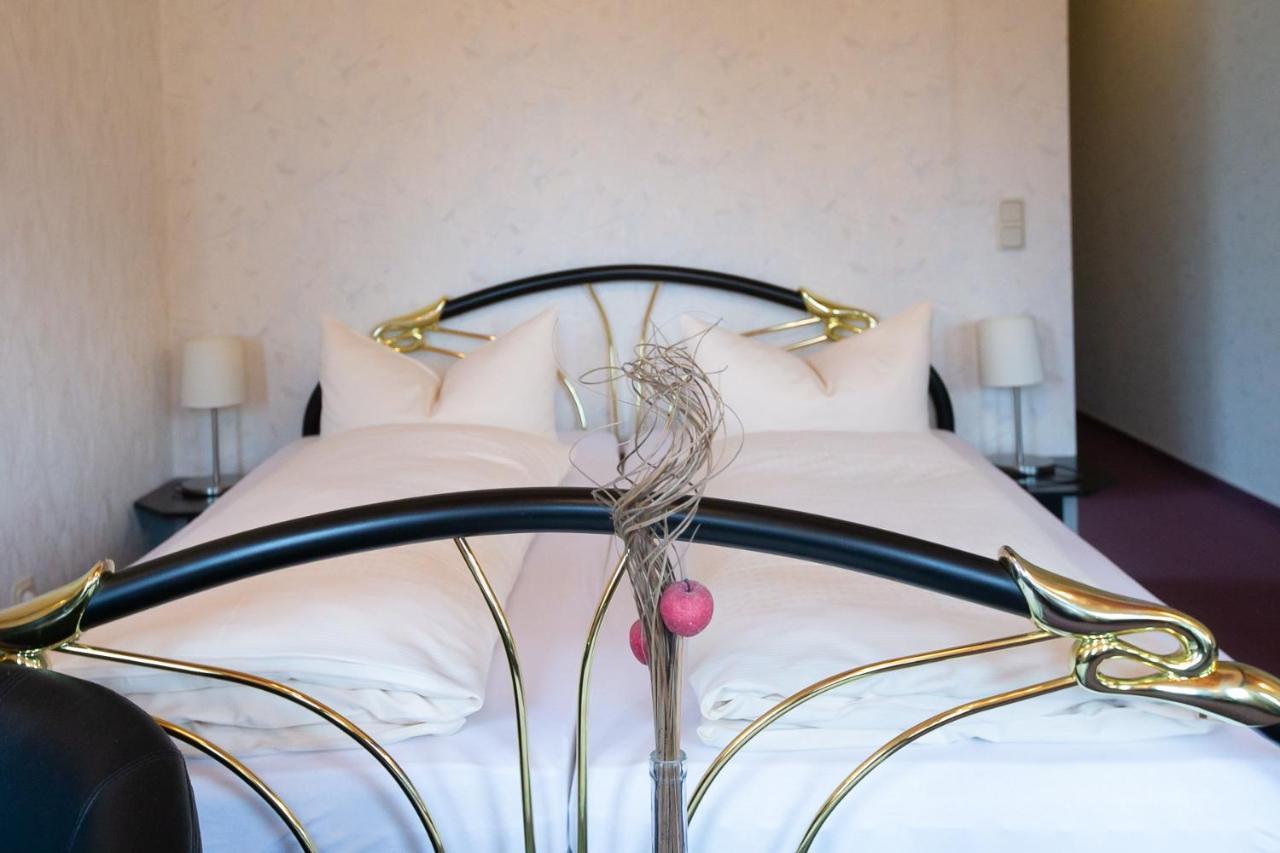 Hotel Schlosshof Dolgesheim Extérieur photo