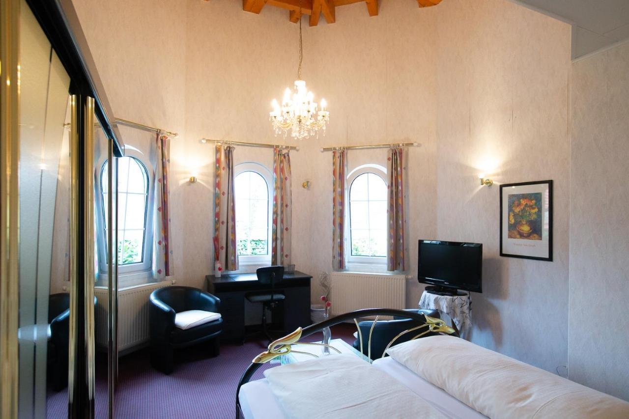 Hotel Schlosshof Dolgesheim Extérieur photo
