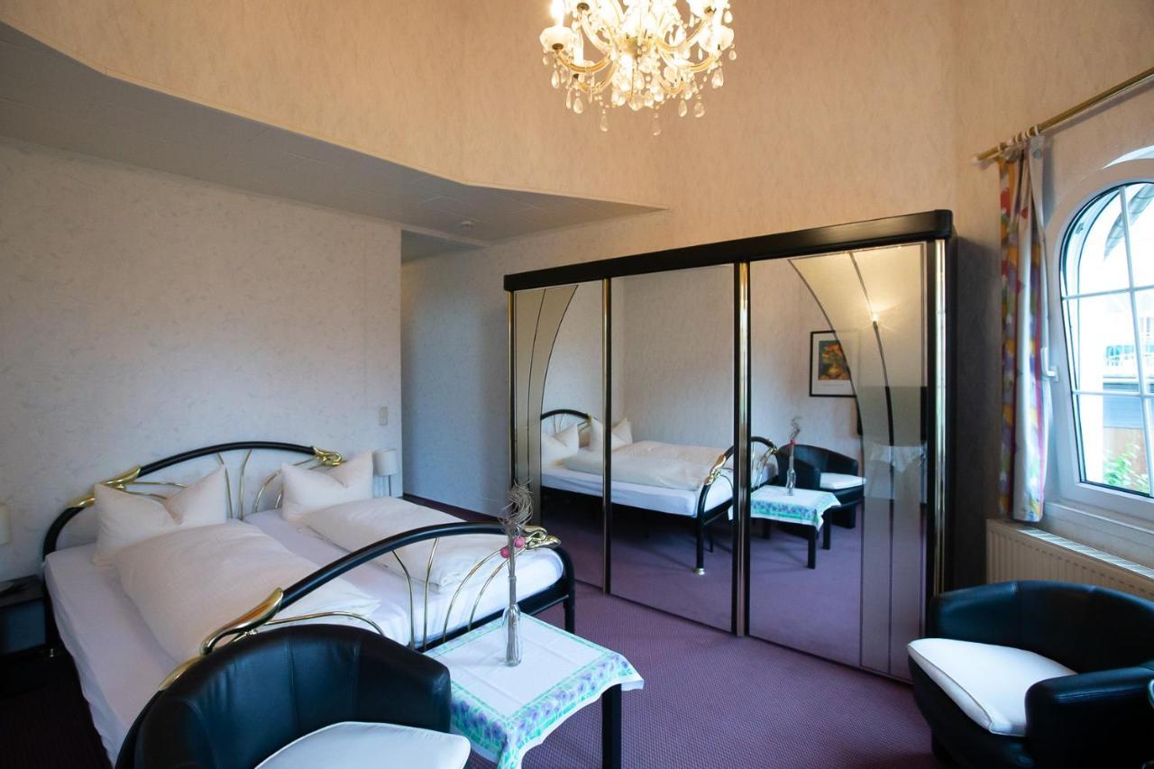 Hotel Schlosshof Dolgesheim Extérieur photo
