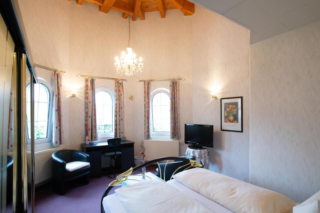 Hotel Schlosshof Dolgesheim Extérieur photo
